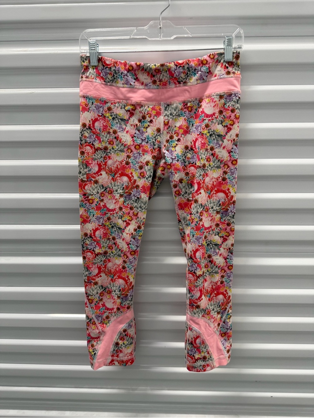 LULULEMON Pink Floral Stretch Leggings with Contrast Trim Size 6